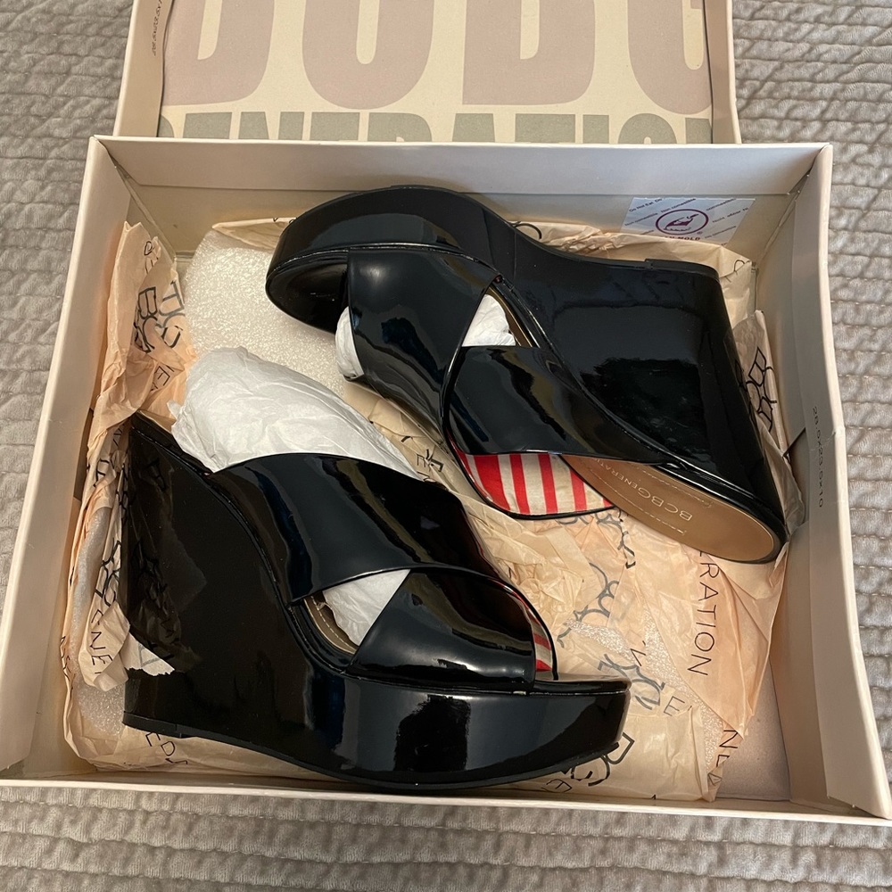 BCBGENERATION black patent leather wedge sandal size 6.5 (WORN ONCE)